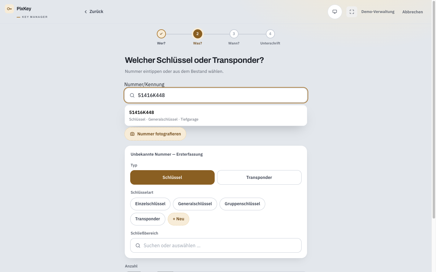Schritt 2 des Ausgabe-Assistenten: Schlüsselnummer eintippen oder mit der Kamera fotografieren