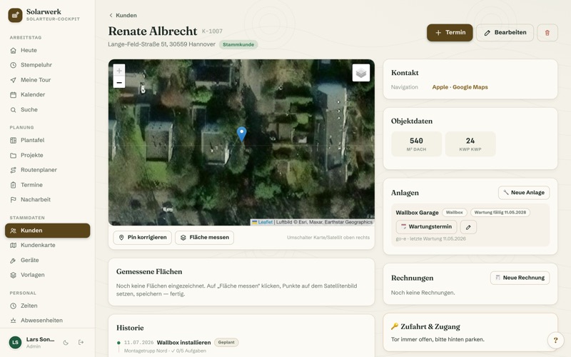 Customer file: satellite view, roof area, kWp & assets with maintenance
